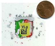 Abgerubbelte Plakette mit Sicherheitscode